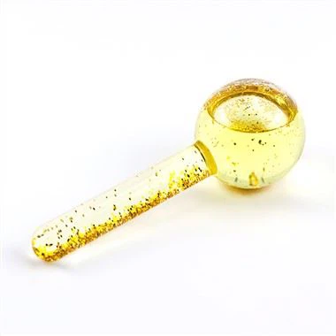 Gouden ijsbollen voor gezichtsmassage voor gezichtszorg